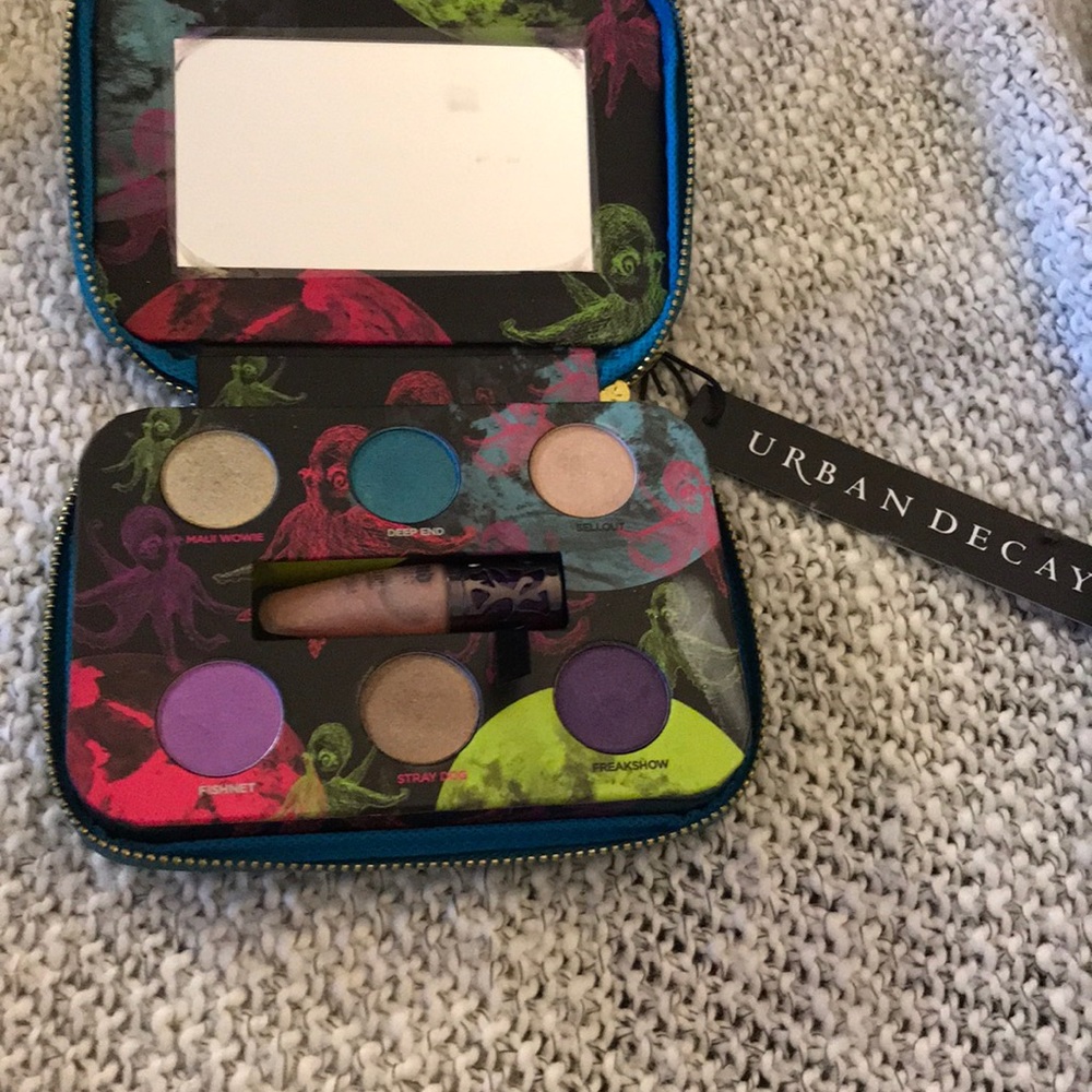 Urban Decay eye shadow palette. Like new